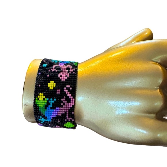 Handwoven loom seed beaded whimsical colorful lizard themed adjustable bracelet - Picture 4 of 7